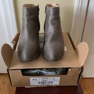 Journee Collection Jayda Women’s Ankle Boots Size 7.5M Color Grey